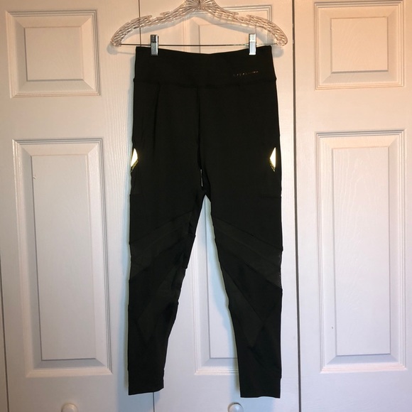 Oysho 3/4 Length Sheer Panel Leggings - Picture 2 of 7